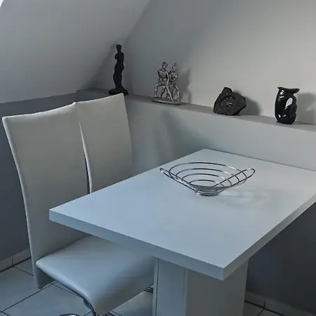 Grosszuegige Sehr Ruhig Apartment *